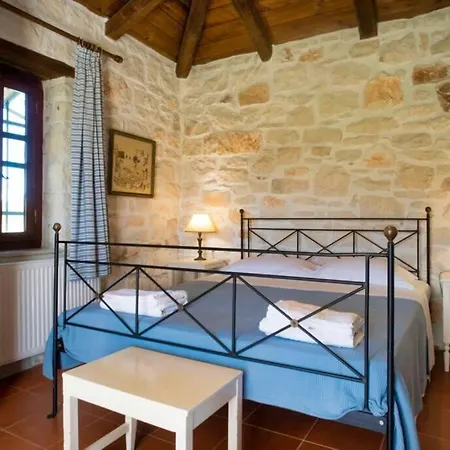 Stone For 6 People In Zakynthos * Sarakinádhon